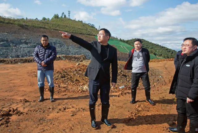 张浩龙到璞泰来项目现场办公时强调高质量快节奏推进建设