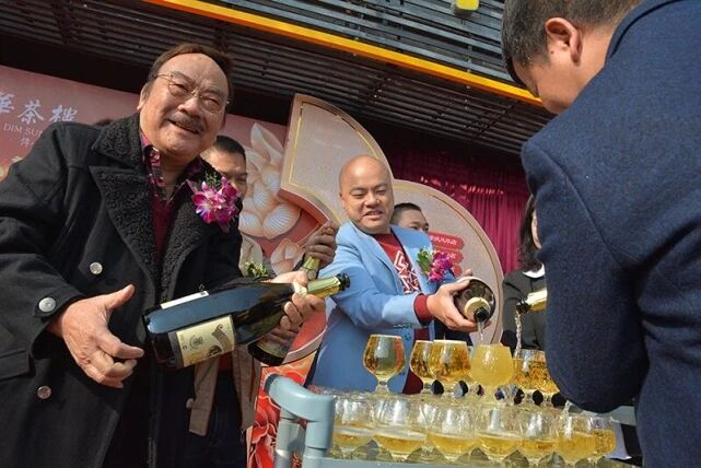 广东电视台节目主持人卢俊宇卢海潮是他父亲卢海鹏是他伯父