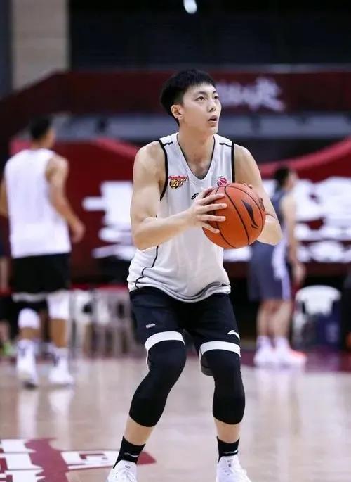 cba白皮书出炉,部分球员的籍贯让人大吃一惊|cba|人大|胡明轩|方硕