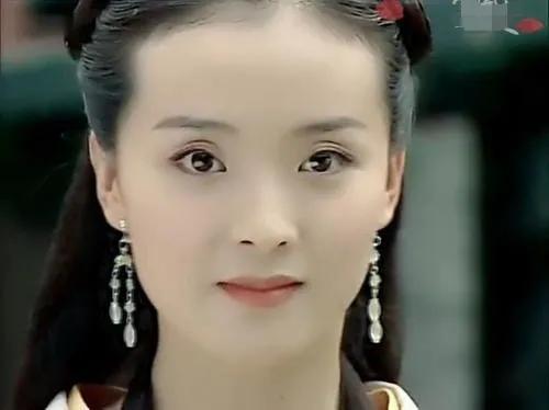 古装剧里的绝代佳人,朱唇粉面玉软花柔,百媚千娇!