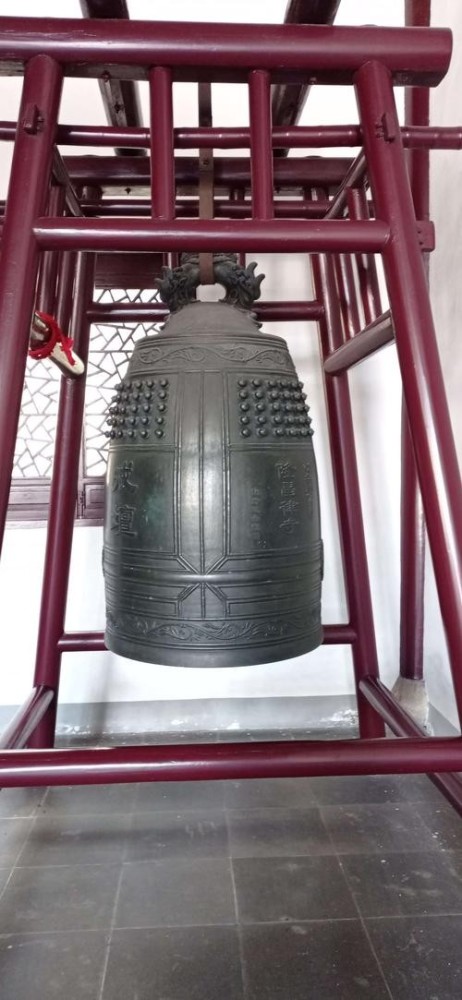 丧心病狂的日军要在寺庙大开杀戒寺庙的铁钟让日军磕头喊万岁