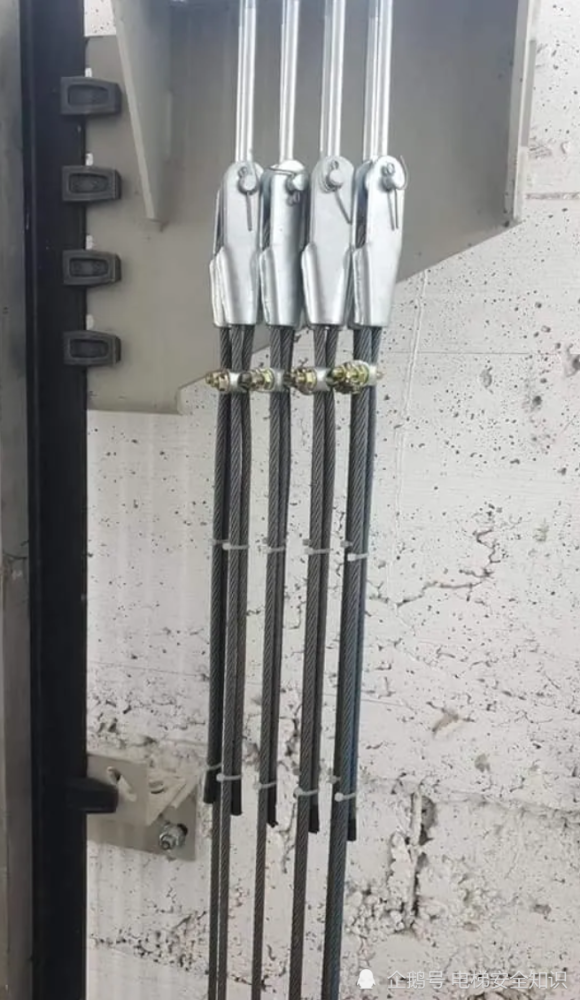 电梯师傅这样可以吗?