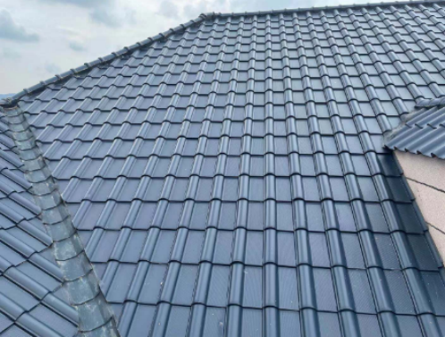 屋顶造型1,黄色装饰琉璃瓦,由全陶瓷仿古制成,这种强烈的颜色不适合