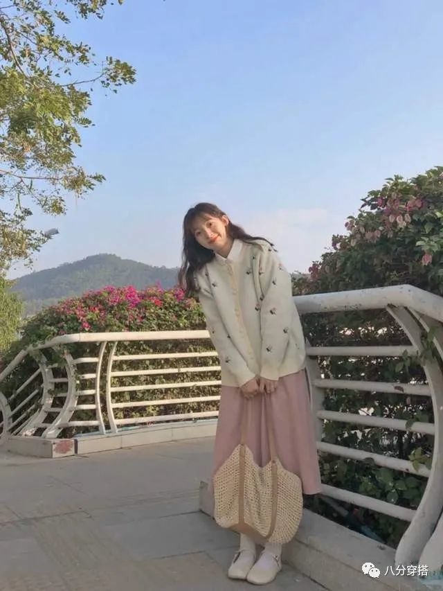 春天多穿這些針織開衫，保暖舒適又減齡，甜美溫柔又百搭珍貴的禮物作文400字四年級
