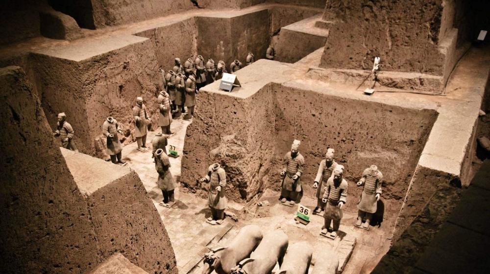 秦始皇兵马俑坑离地面很近它下方可能还有文物专家不可再挖