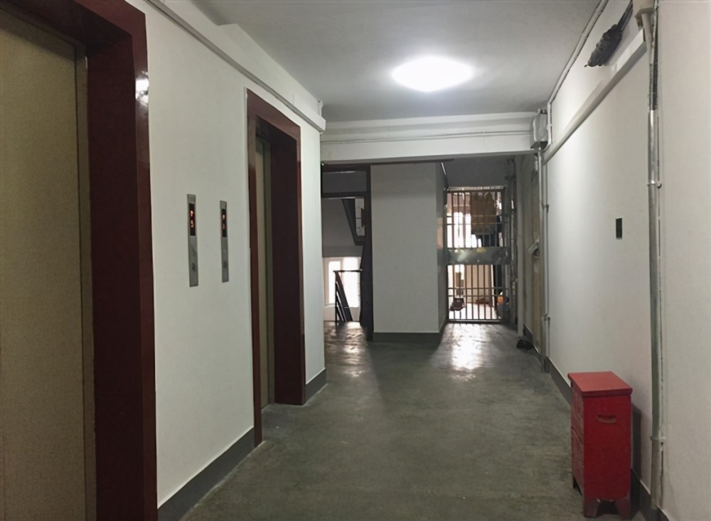 电梯房越来越多,各种各样的户型也层出不穷,传统的楼梯房,一梯两户