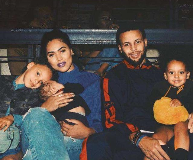 库里一家度假娇妻海边秀微胖身材酒不离手只带4岁小儿子