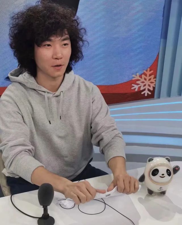 对生活"一窍不通"的张嘉豪,眼里只有滑雪_腾讯新闻