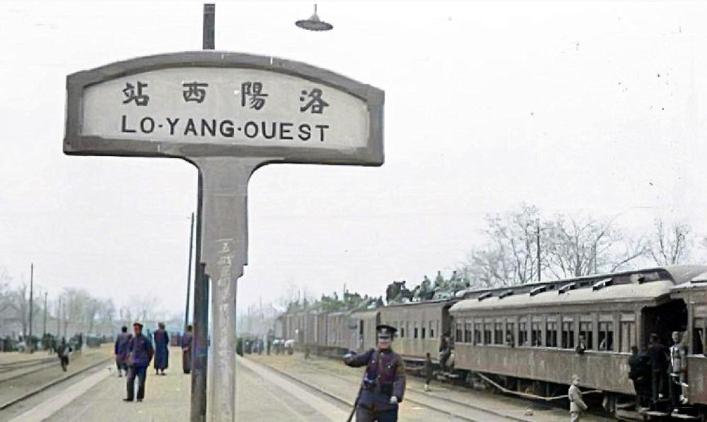 1943年的河南洛阳火车站饥民逃难的场景让人泪目