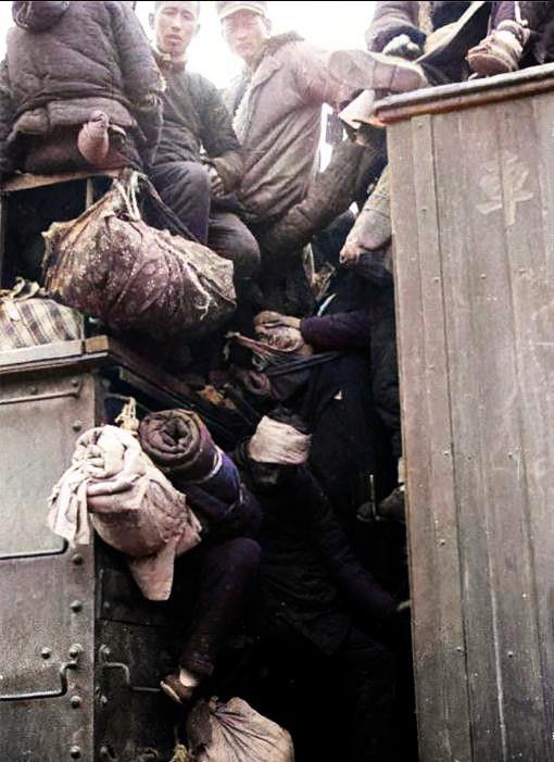 1943年的河南洛阳火车站饥民逃难的场景让人泪目