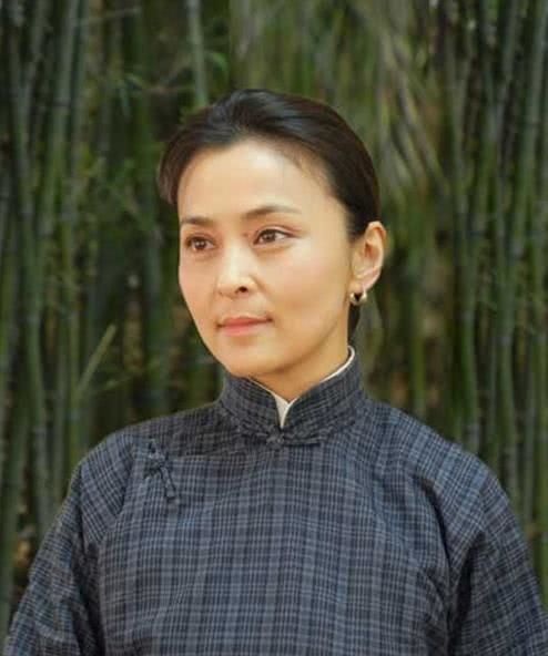 演员黄志忠:前妻捧他13年,走红后移情别恋,儿子一番话让他落泪