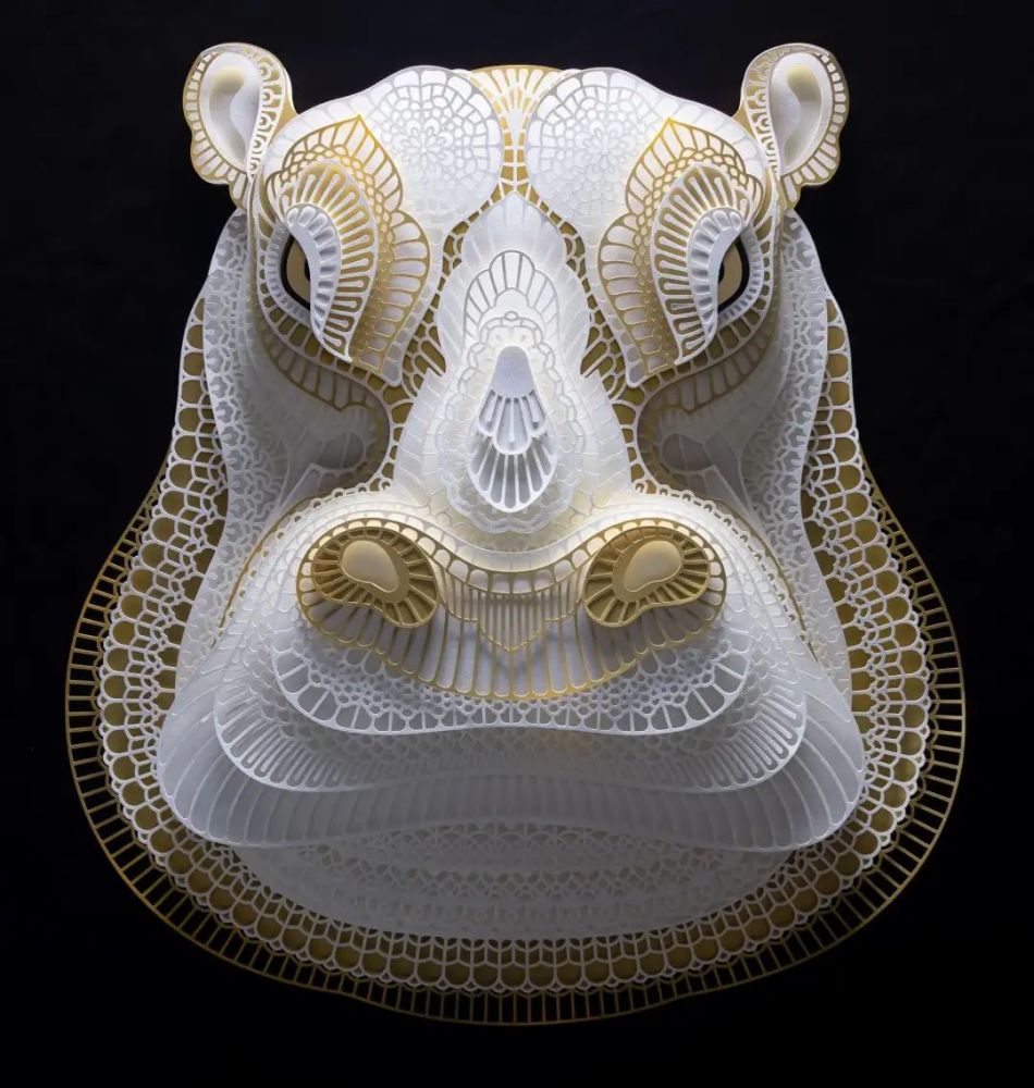 帅得冒泡剪纸艺术家将纸堆叠近百层堆出立体动物雕塑