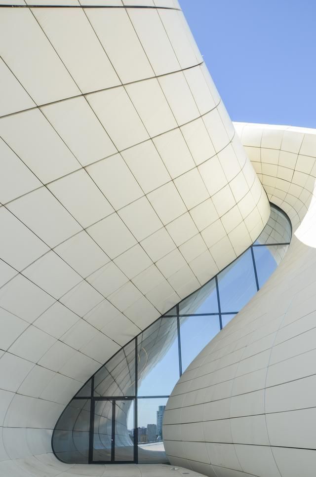 这个波浪形建筑太美了,洁白无瑕,为女设计师建造