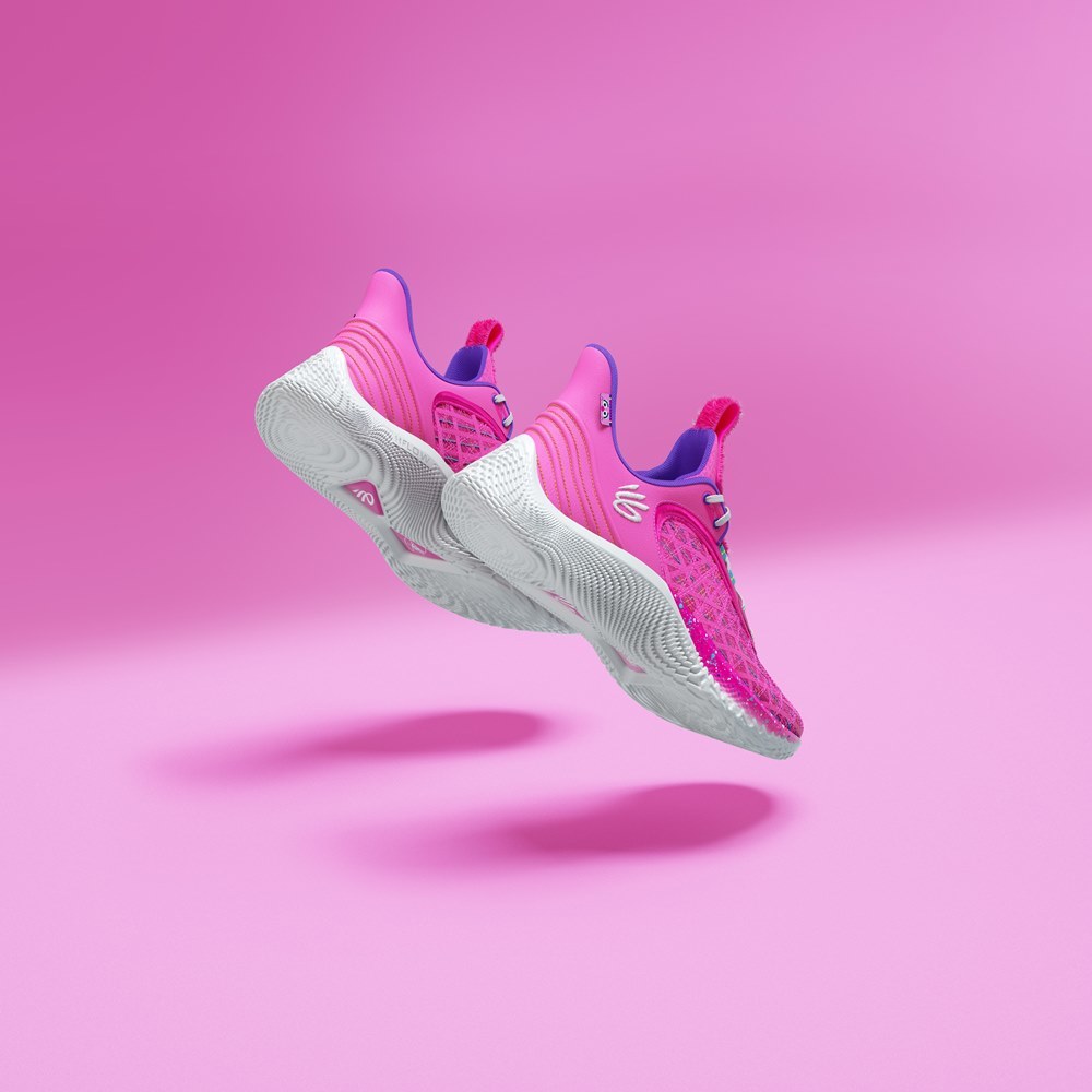 之前的官方视频里,不少人看后都认为curry9"abby cadabby"有夜光效果.