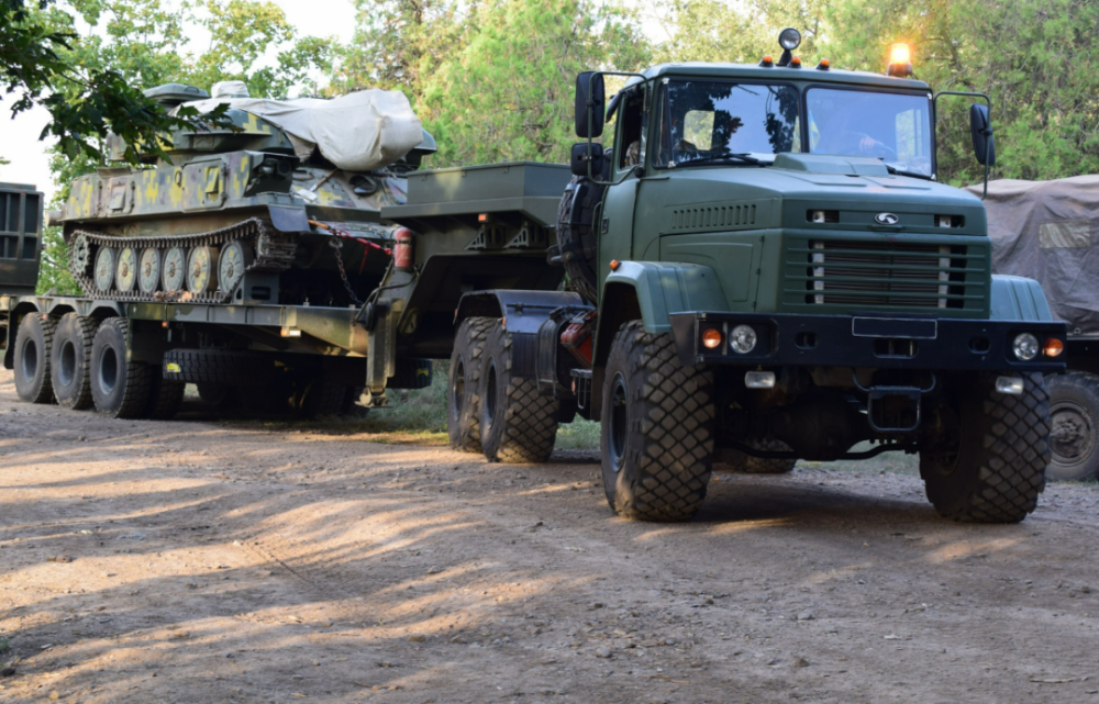 kraz-6446除了卡车,kraz还是乌克兰军队的重要车辆供应商,生产多种