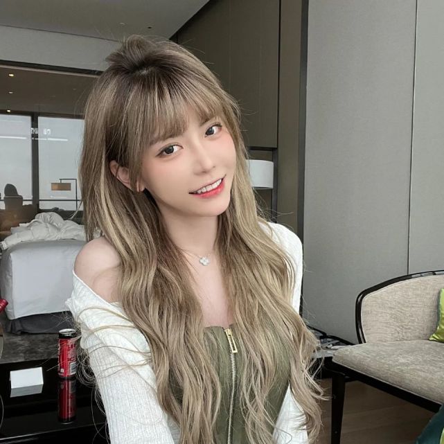 周淑怡开启美美10天三亚游水友度蜜月去了