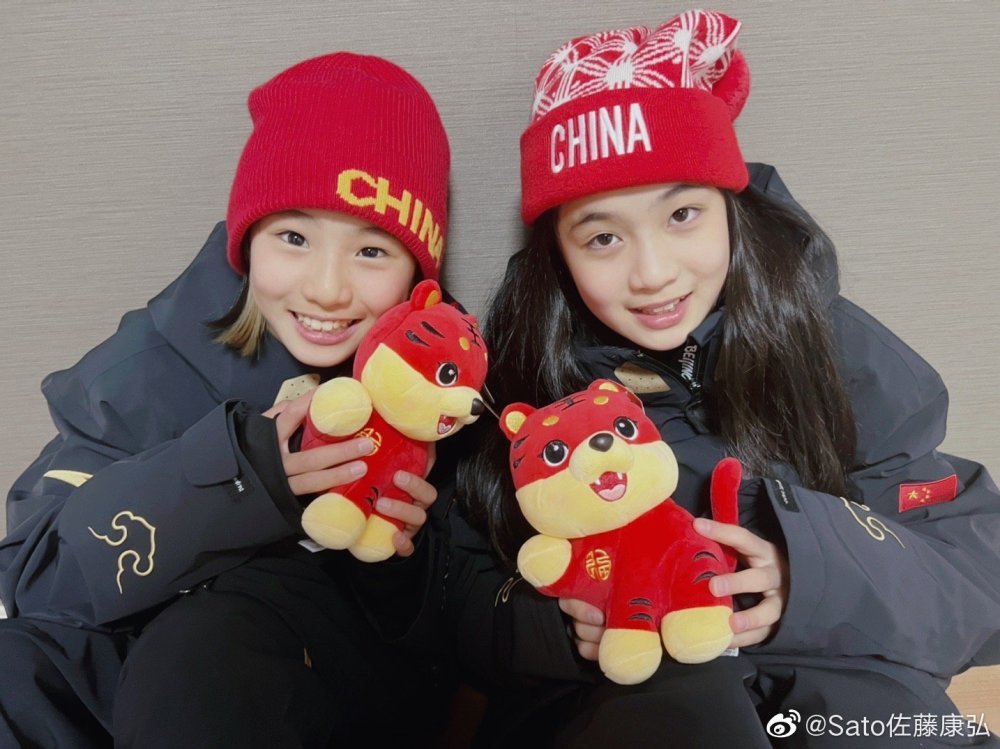 苏翊鸣日本教练晒2个女儿 好漂亮 身穿中国队队服 国旗抢眼 天天看点