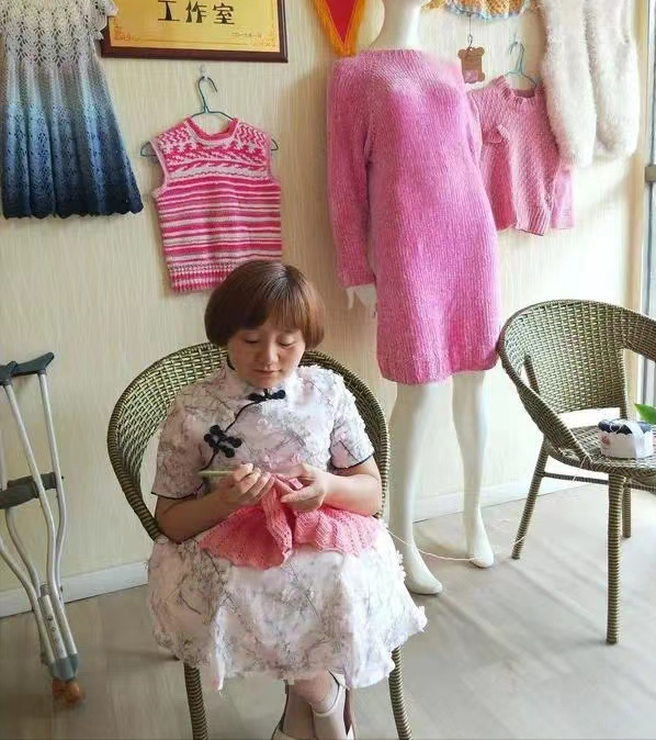 瓷娃娃胡陆身高89厘米不顾丈夫反对生下女儿获得幸福