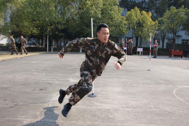 快讯！外媒：泽连斯基称俄军队占领基辅附近一机场学英语需要背多少单词够用