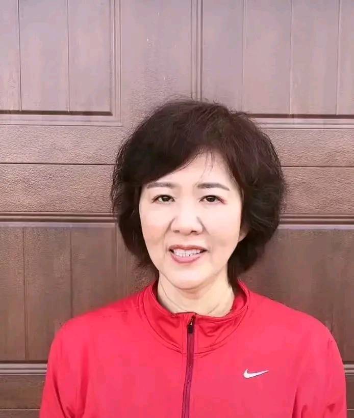 郎平美国生活惬意每天睡到自然醒新发型人也年轻了