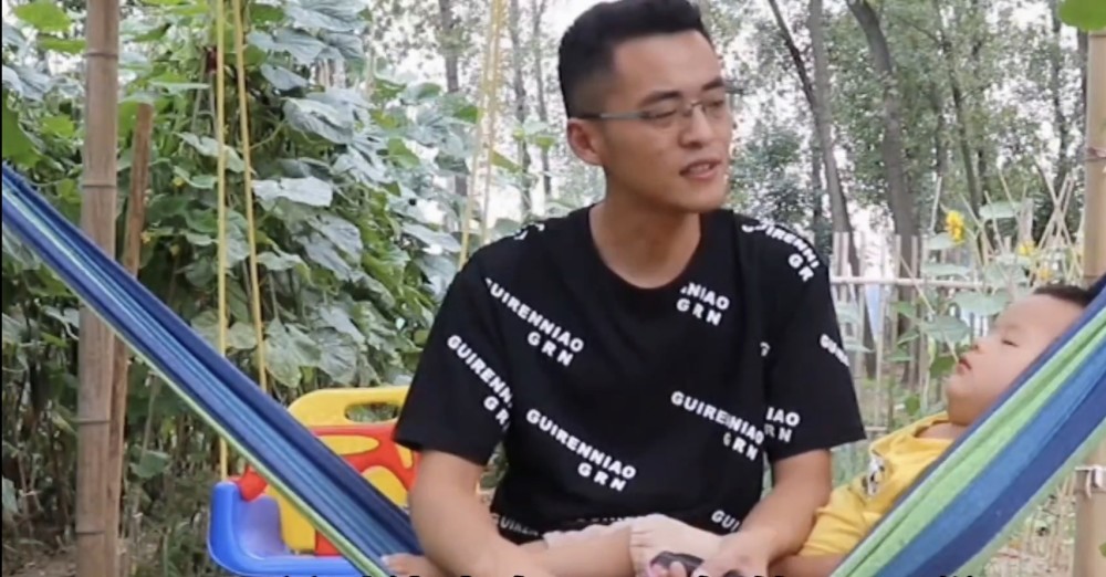 布衣小童的视频为什么那么火年入百万是如何做到的