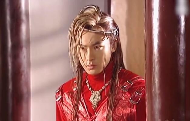 贵气十足,浓眉大眼,而且于波演的连城璧,人家连城璧那可是大家族.