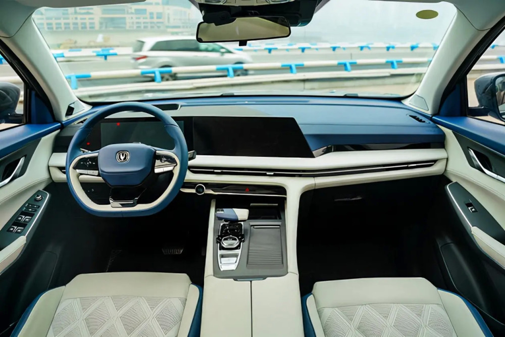 长安又添一员"猛虎",蓝鲸2.0t 爱信8at,合资请靠边站_腾讯新闻