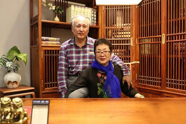 著名歌唱家王洁实妻子是汽修厂普通女工不对等的婚姻幸福吗