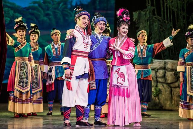 壮族山歌被广西人传承和发扬曾是很多人儿时记忆的彩调已被遗忘