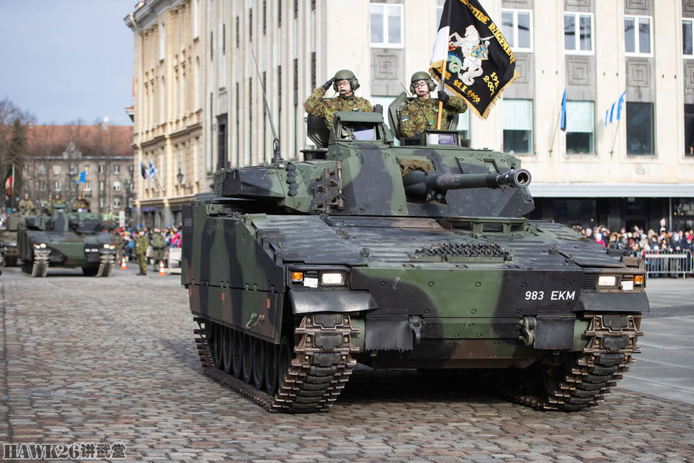 爱沙尼亚独立日阅兵式全员佩戴乌克兰国旗色丝带提供非物质援助