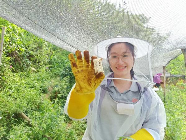 替爱女戴上大红花的父亲,走了|黄文秀|黄忠杰|新华每日电讯|黄爱娟