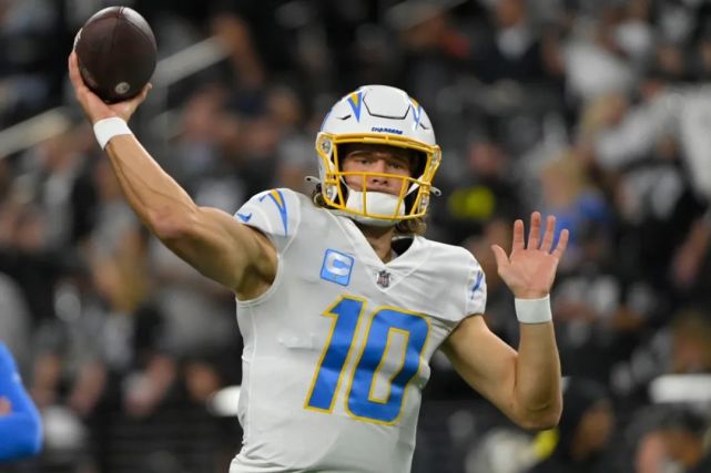 贾斯汀赫伯特当选第十六人谁是本赛季nfl第十七人