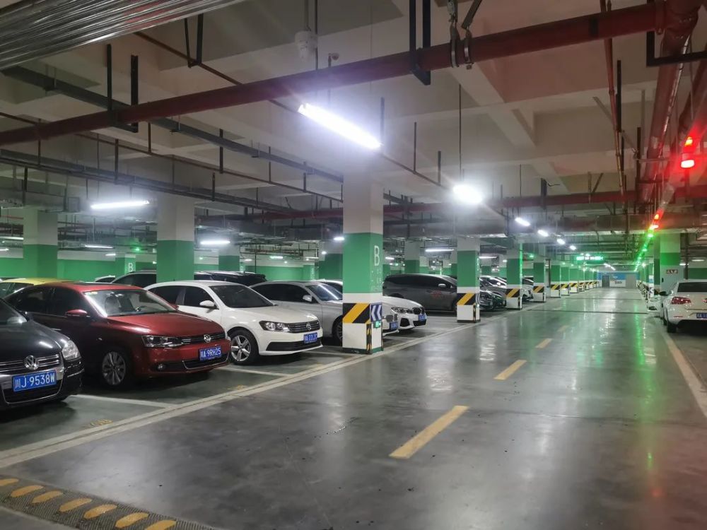 200元月双流广场地下停车场今起全面启用