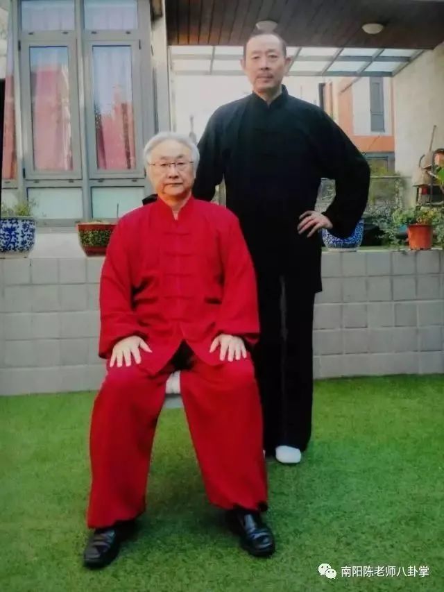 与恩师王翰之老师合影武友福音,"八卦上人"陈泽勤老师细解八卦掌柔身