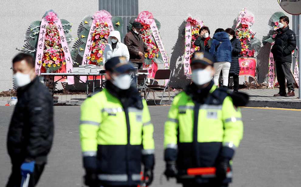 朴槿惠重新当总统 韩国突然爆发大混乱 警察巡逻车火速出动 腾讯新闻