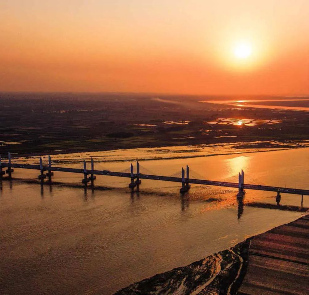 大廣高速開封黃河大橋,2018 年10 月2 日攝於河南省開封市祥符區袁坊