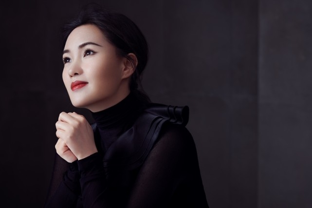 人世间主题曲引无数观众共鸣歌唱家雷佳看样片时就泣不成声