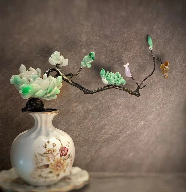 在鸟语花香的季节 佩戴一件满意的首饰踏春 愿世界和平且安宁 天天看点