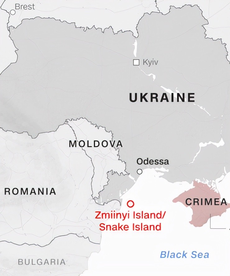 18平方公里,距离乌克兰大陆南端约48公里,距克里米亚约300公里