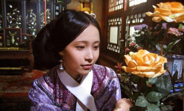 甄嬛传剪秋打扮为何如此老气全因头发含藏麝香让皇后不孕