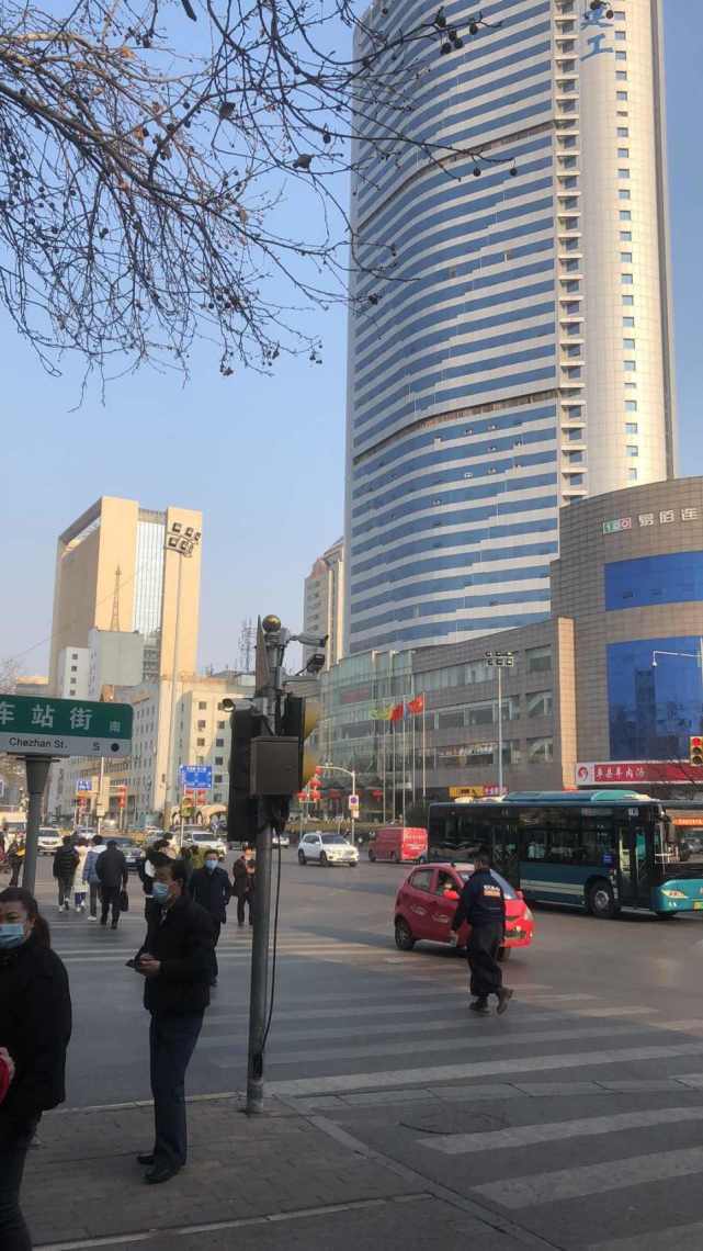 济南经一路该好好提升一下啦这是济南的一条门面路