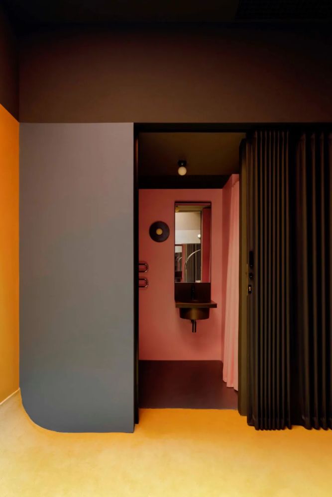 米兰超小空间里的创意剧院更衣室atelierzero