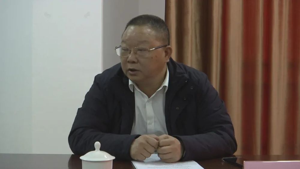 2月25日下午,区长何才成一行前往鳌门粮食储备库调