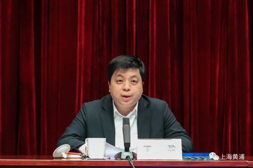 会上,王鼐通报了黄浦区推进城区数字化转型工作情况和2022年重点工作.