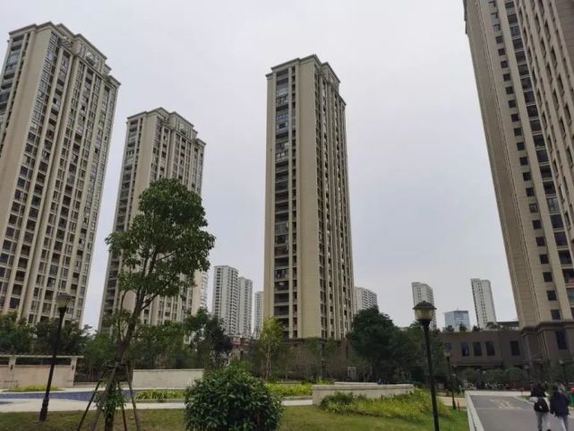 龙湾最新一波房产拍卖绿城海棠湾这两套小户型起拍价135万