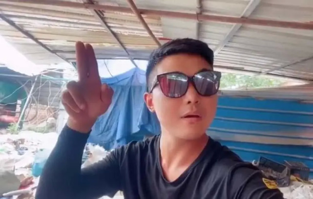 别看刘阿楠家只是开废品收购站的,但是家里的长辈都