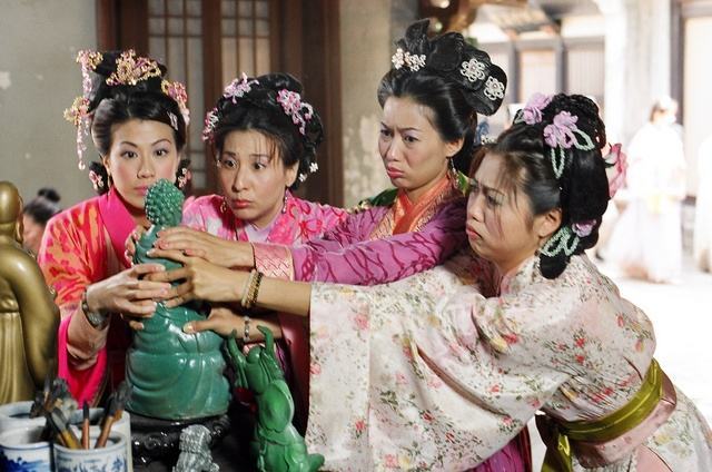 "我最想晚上8点重播《皆大欢喜》古装版,然后8点半播《天涯侠医》,9点