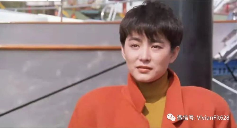 林青霞年轻时有多时髦紫色袜子配短发时髦帅气美得不像话