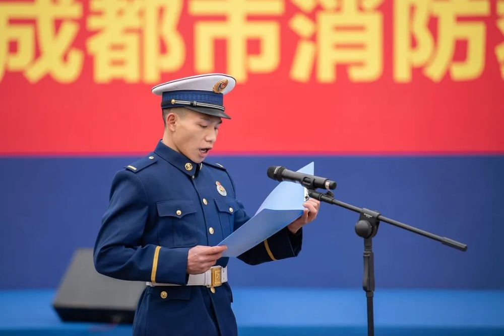 强素质砺精兵成都支队举行2022年全员岗位练兵护安行动首轮实战会操