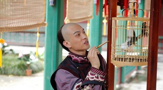 胤禩的妻子郭络罗氏是和硕额附明尚之女,出身名门贵族,家境显赫.